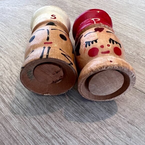 Salt and Pepper Shaker 2 inch Salty and Peppy Vintage 1950s Wood Set Japan - Picture 5 of 13